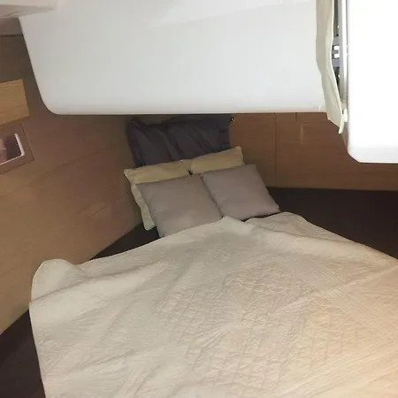 Botel Luxury Sail Boat Rc Reggio Calabria